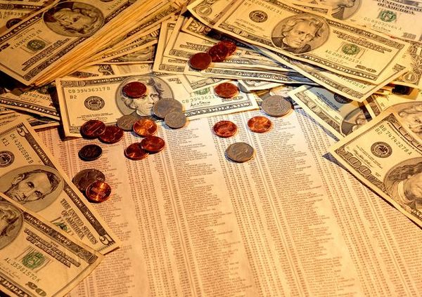 黄金价格高位回调未改多头格局，多重支撑因素持续发力