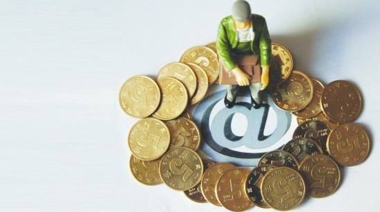 黄金价格突破4400美元新高 降息预期与地缘风险成核心驱动